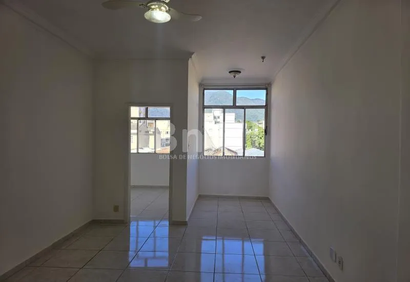 Apartamento com cozinha separada, 3 quartos e 1 banheiro — photo 2