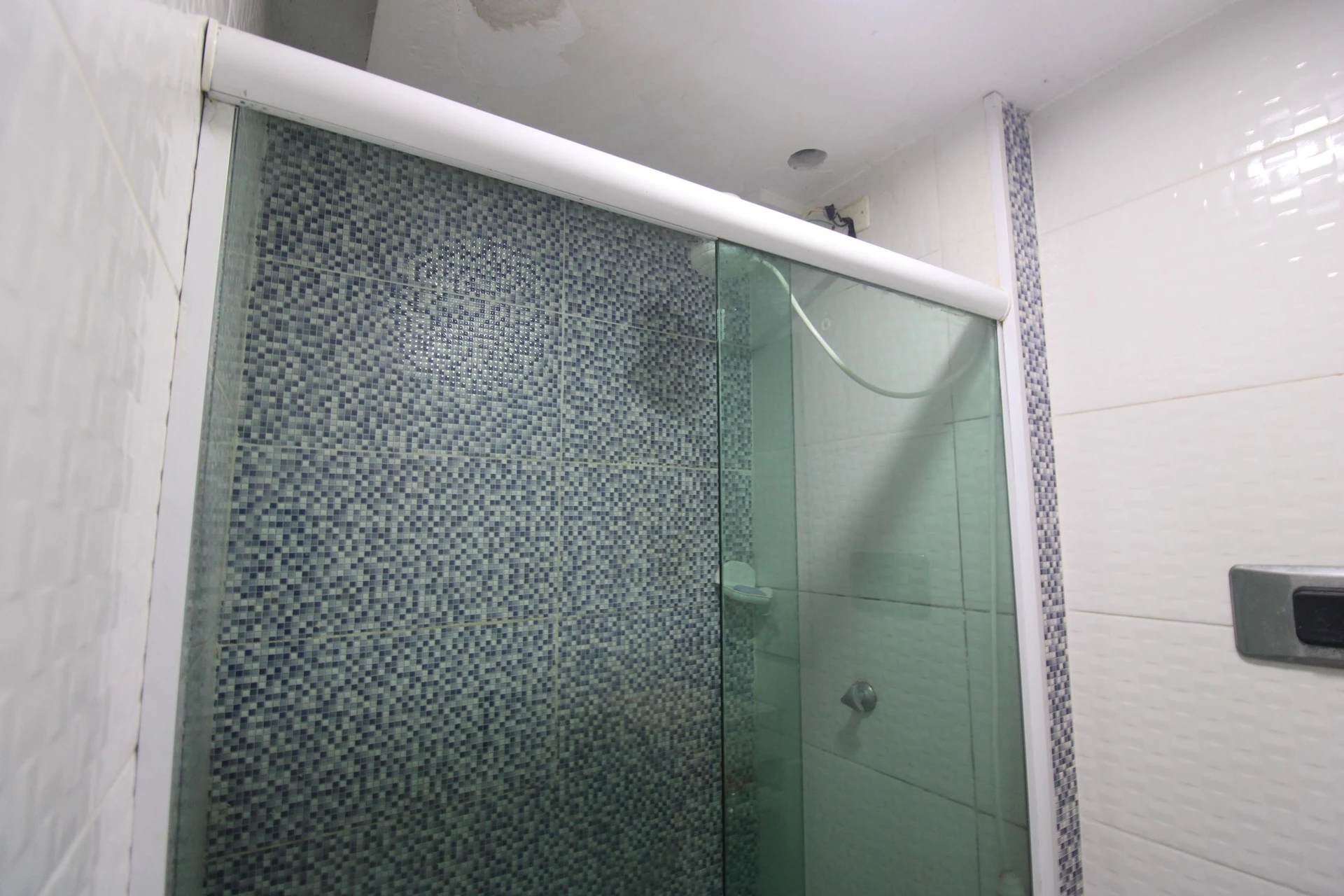 2-bedroom apartment in a building with a pool — photo 40