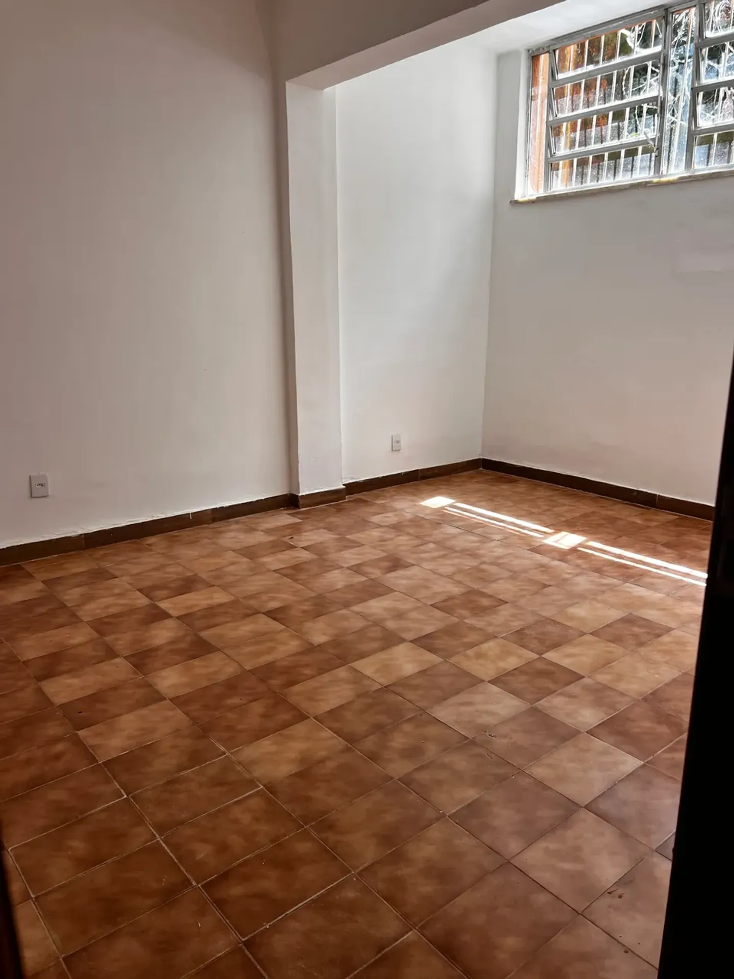 Немеблированная квартира с 1 спальней и 100 м² — photo 10