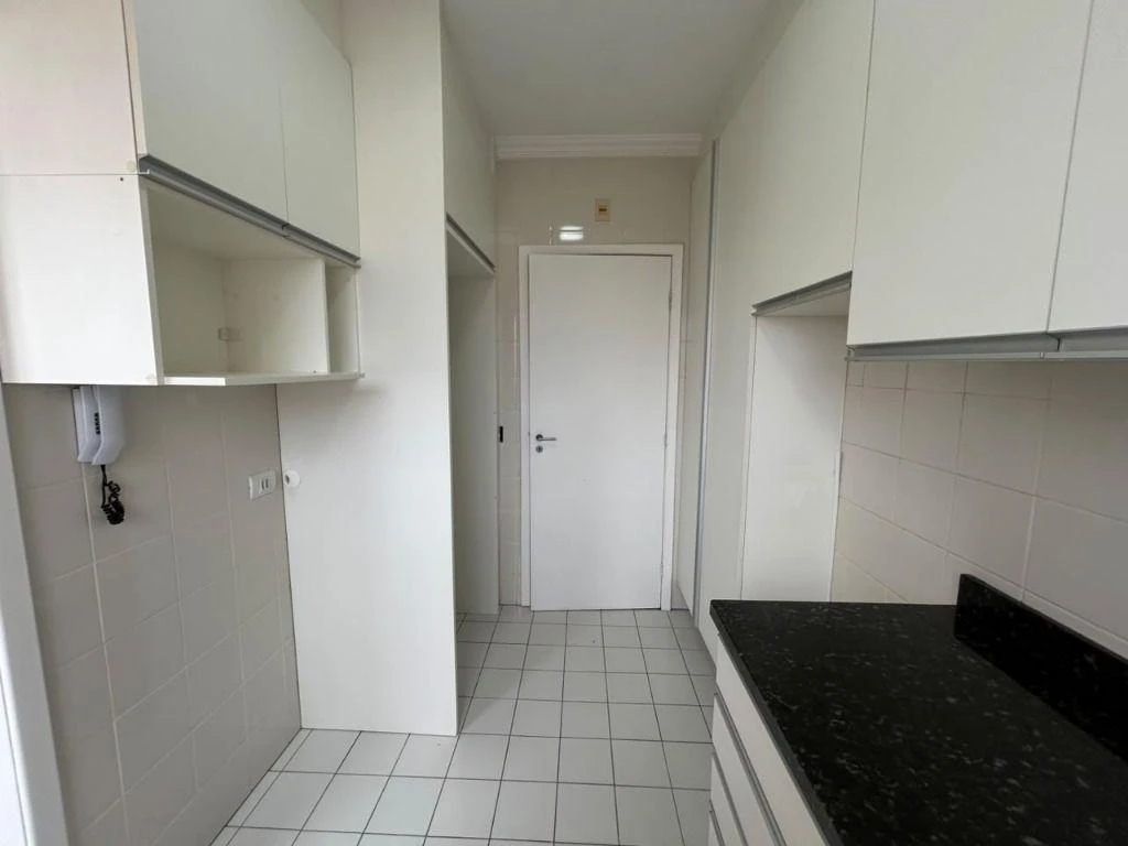 3-bedroom apartment with a home office in Curitiba — photo 15