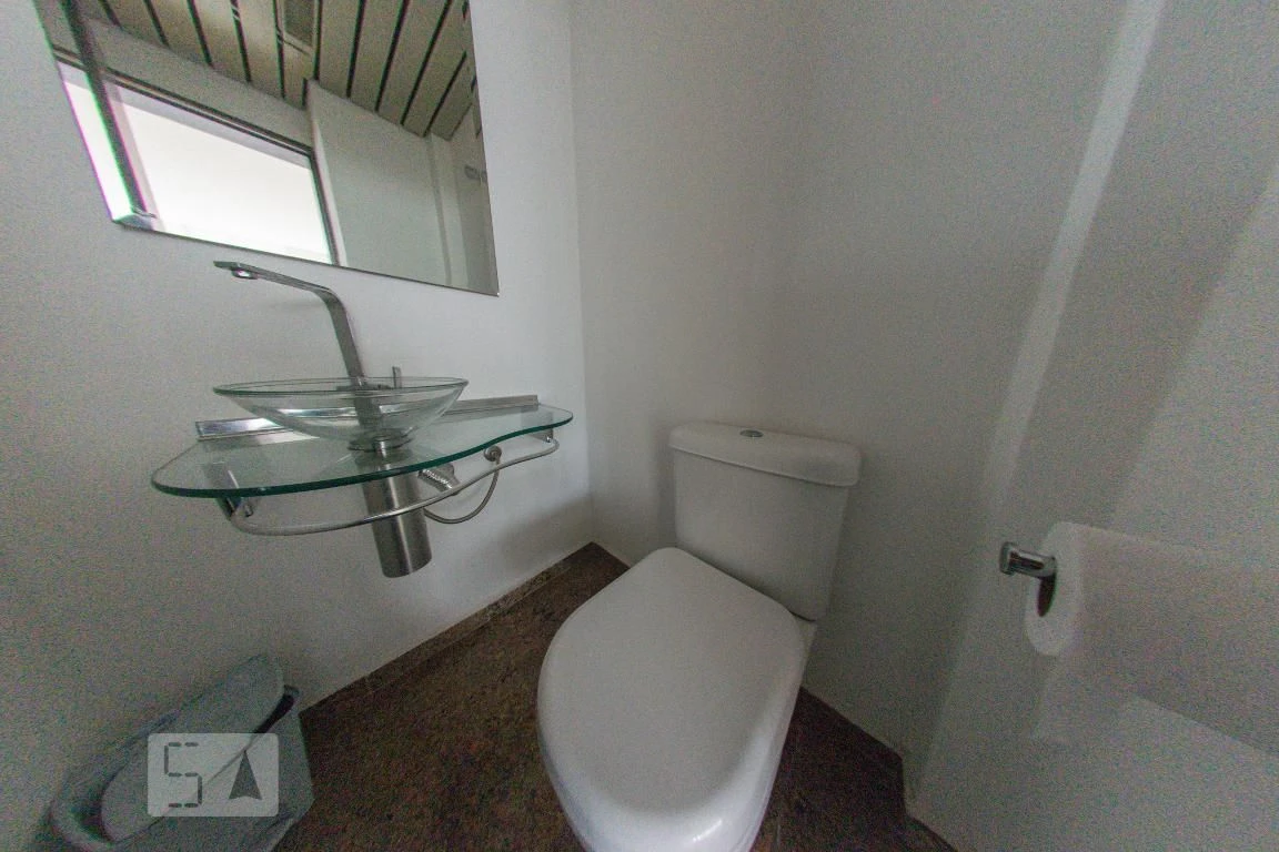4-bedroom apartment with a walk-in closet — photo 15