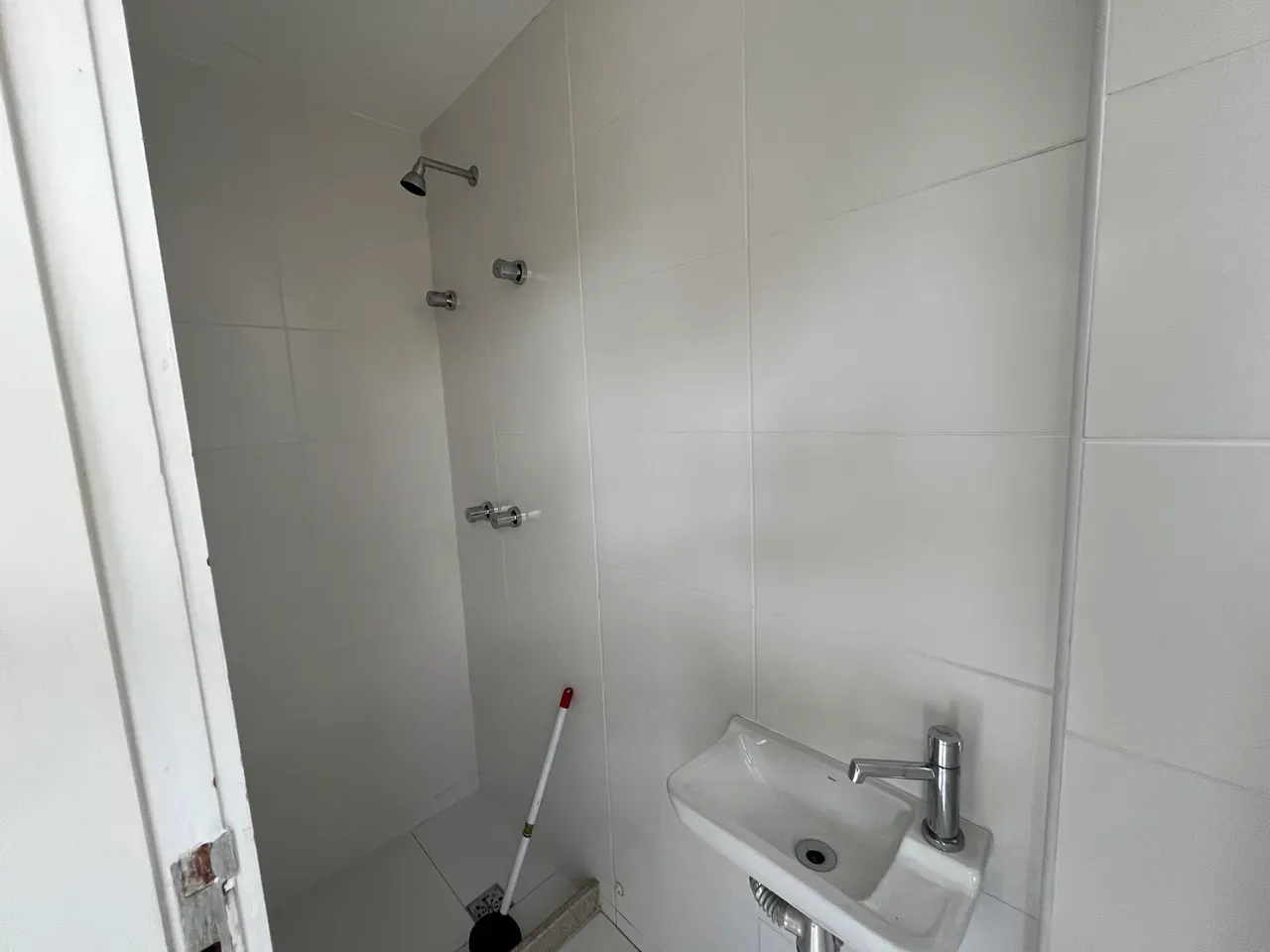 180 m² house with a walk-in closet and a mountain view — photo 16