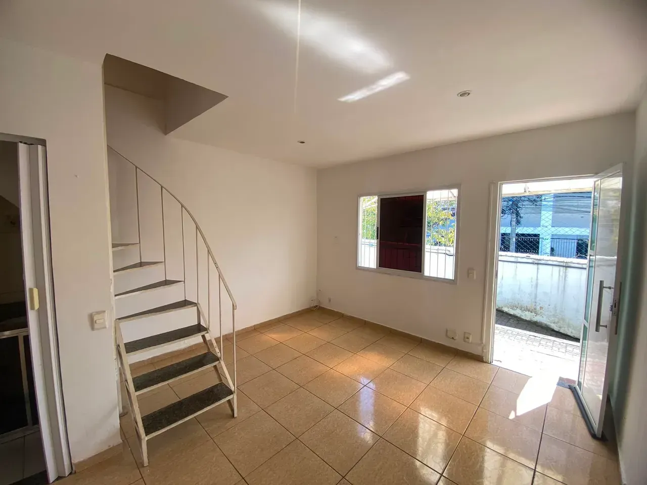 Casa duplex com varanda, 2 quartos e 2 banheiros — photo 2