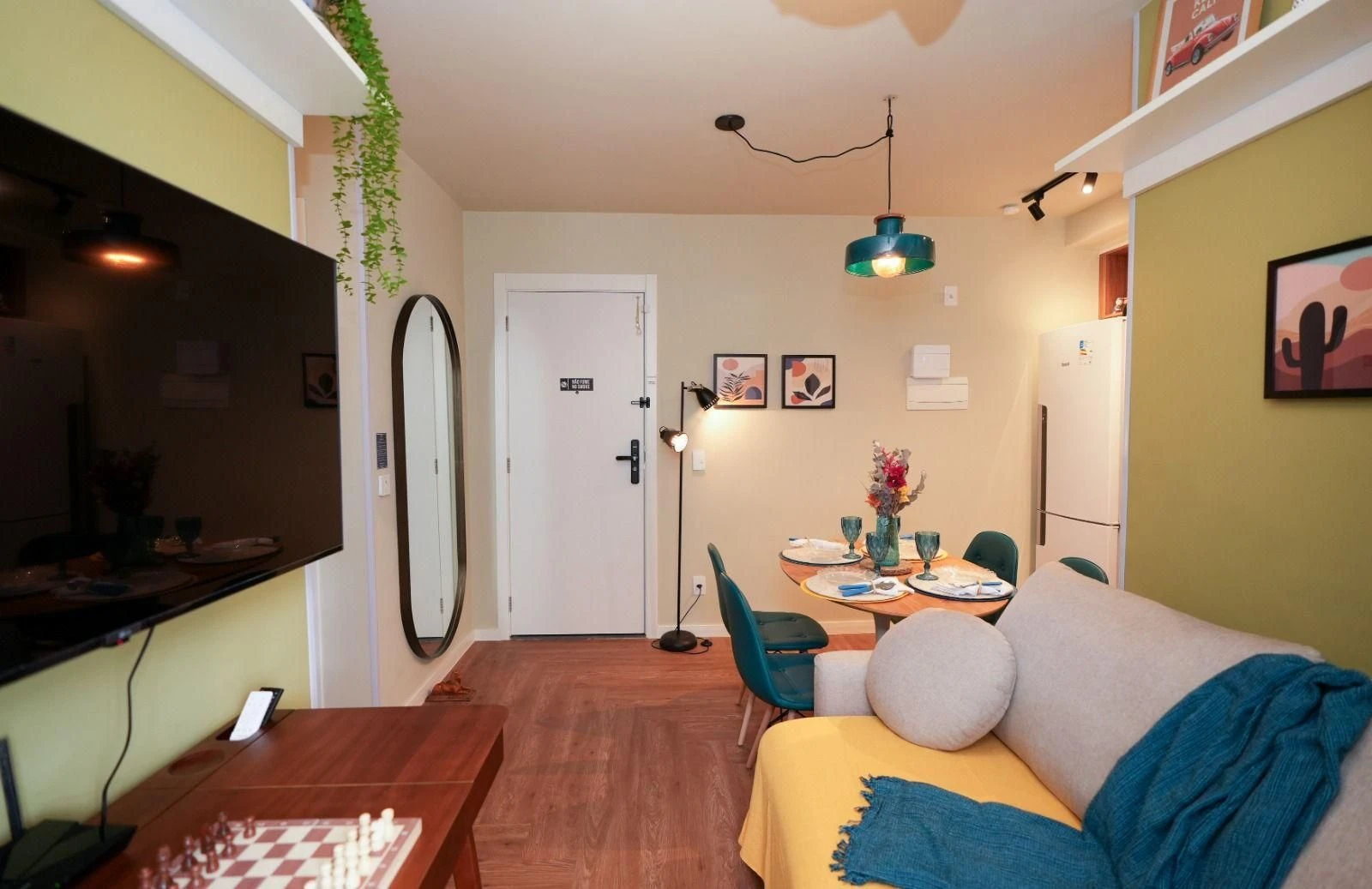 Apartamento mobiliado com cozinha americana e varanda envidraçada — photo 19