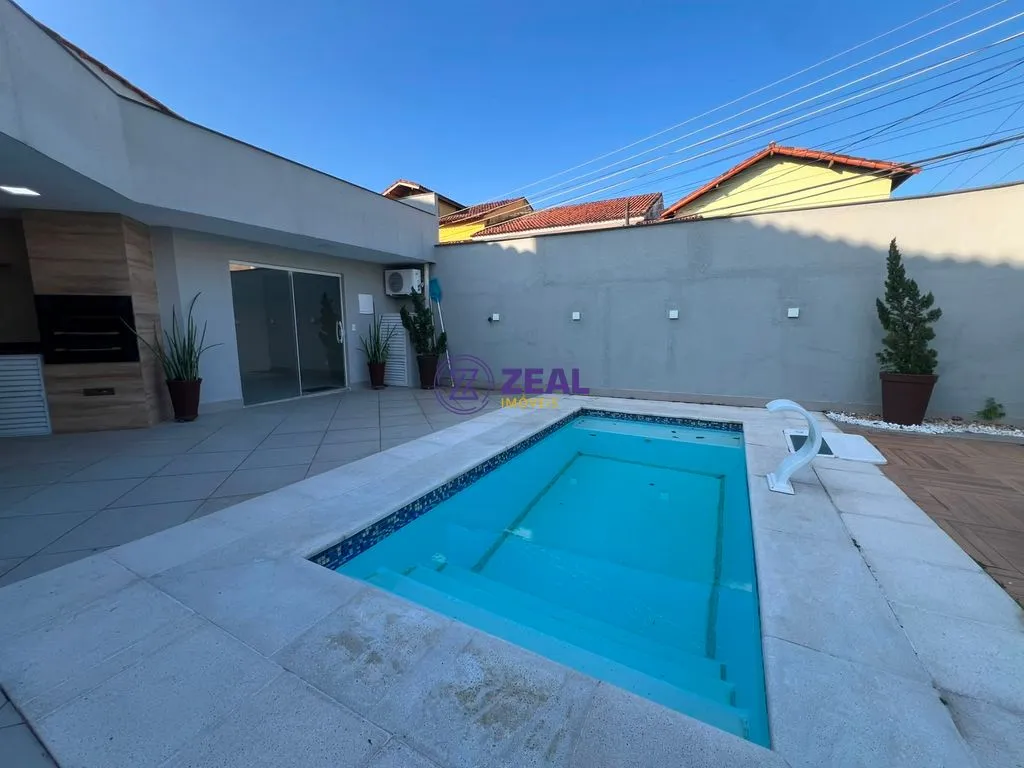 Casa de 280 m² com janelas do piso ao teto e varanda gourmet — photo 14
