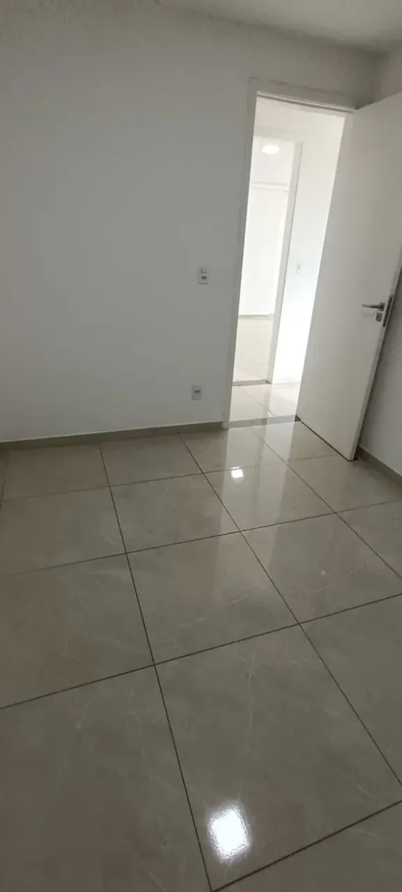 Unfurnished 3-bedroom apartment with laundry area — photo 6