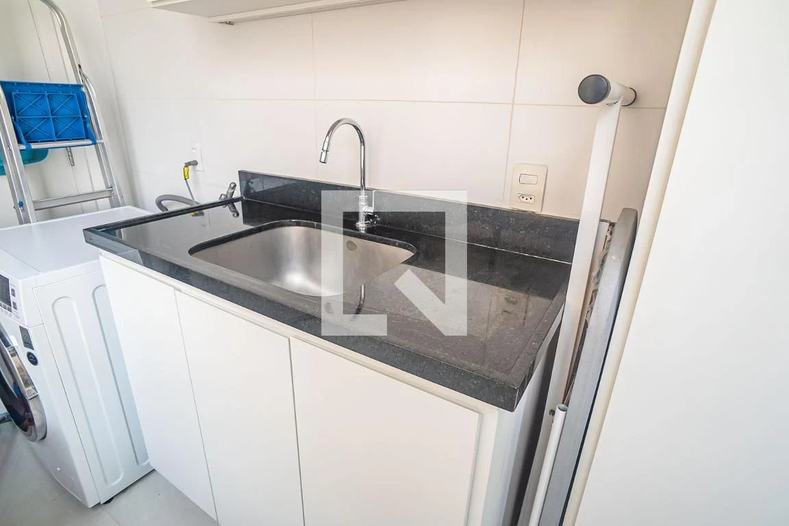 Furnished 2-bedroom apartment with en-suite bathrooms and open kitchen — photo 55