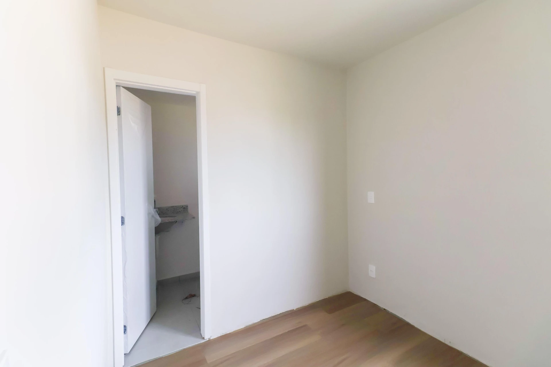 3-bedroom apartment with a park view in Curitiba — photo 44