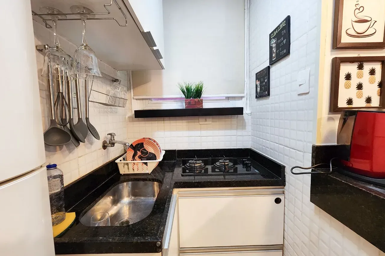 One-bedroom apartment with a washing machine — photo 11