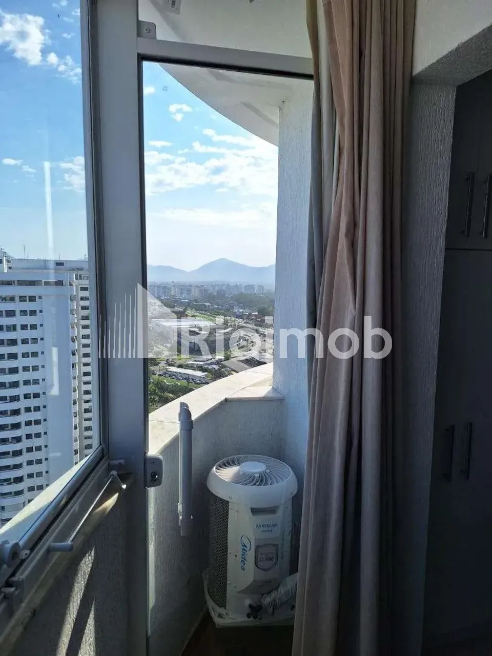 3-bedroom duplex with a glass-enclosed balcony — photo 15