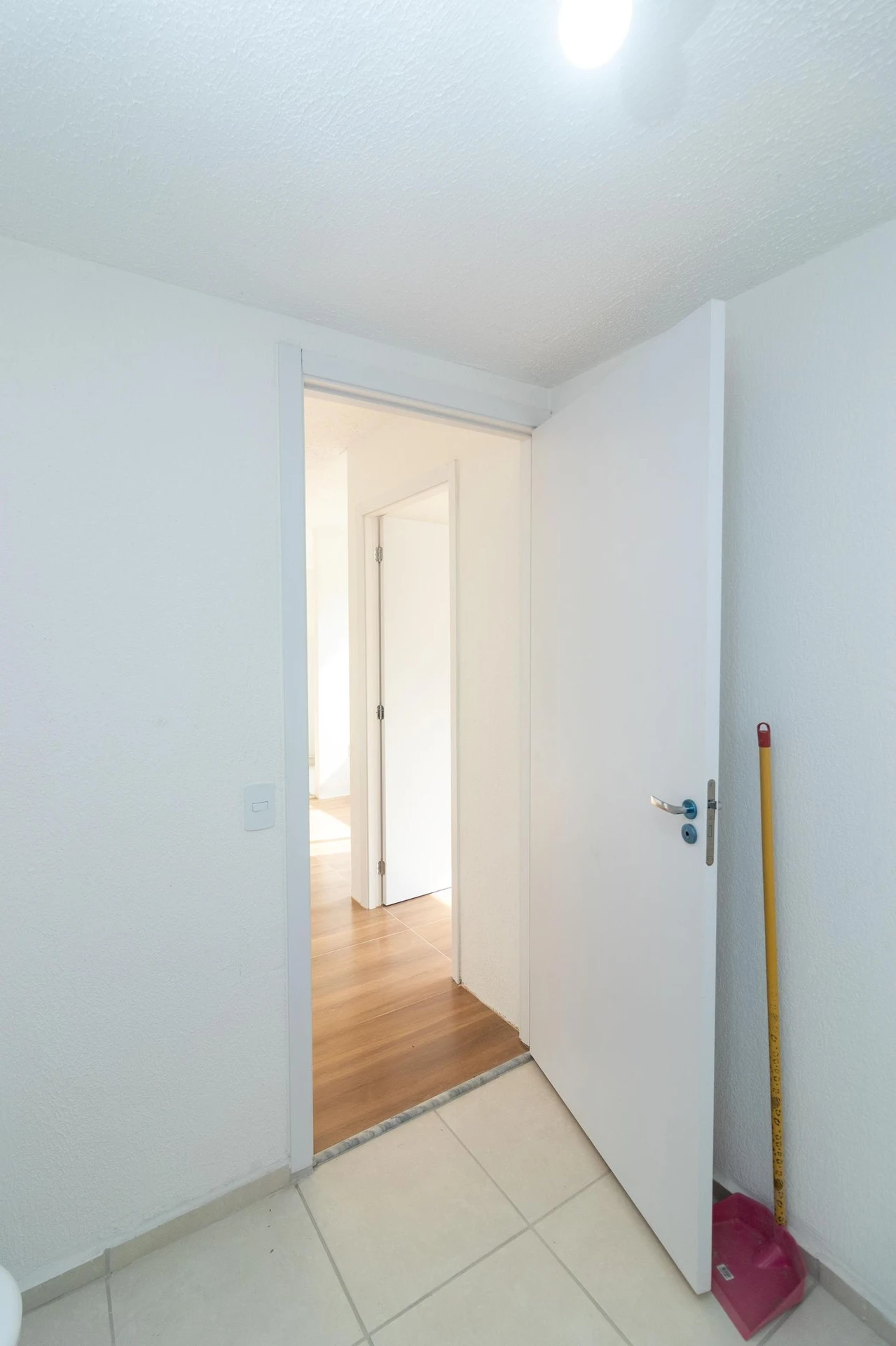 One-bedroom apartment in a building with a gym — photo 28