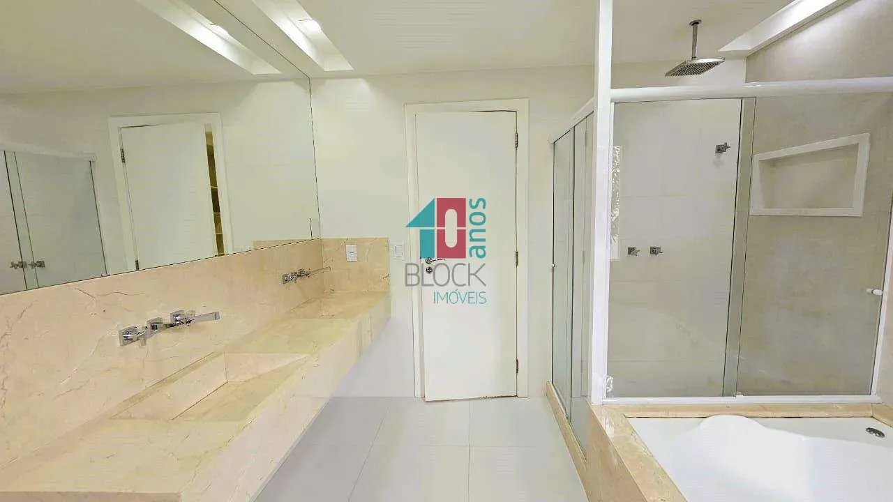 4-bedroom apartment with private garden and 364 m² — photo 38
