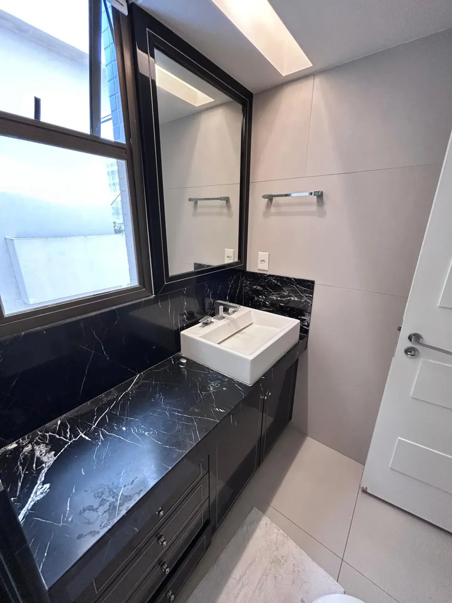 Furnished 2-bedroom apartment with 2 bathrooms — photo 25