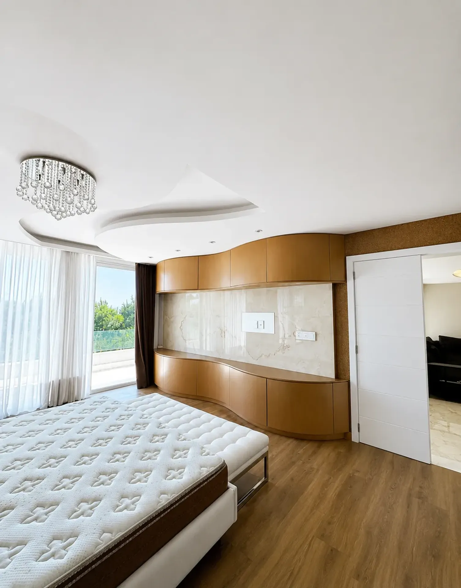 Furnished 5-bedroom house with an open-plan kitchen — photo 22
