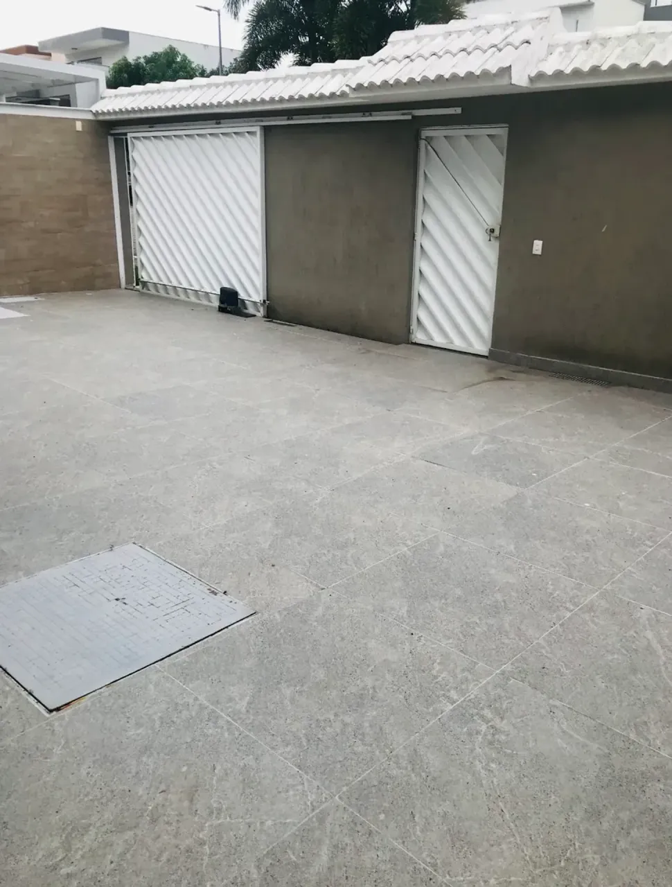 House with 4 bedrooms and 4 bathrooms and a separate kitchen — photo 19