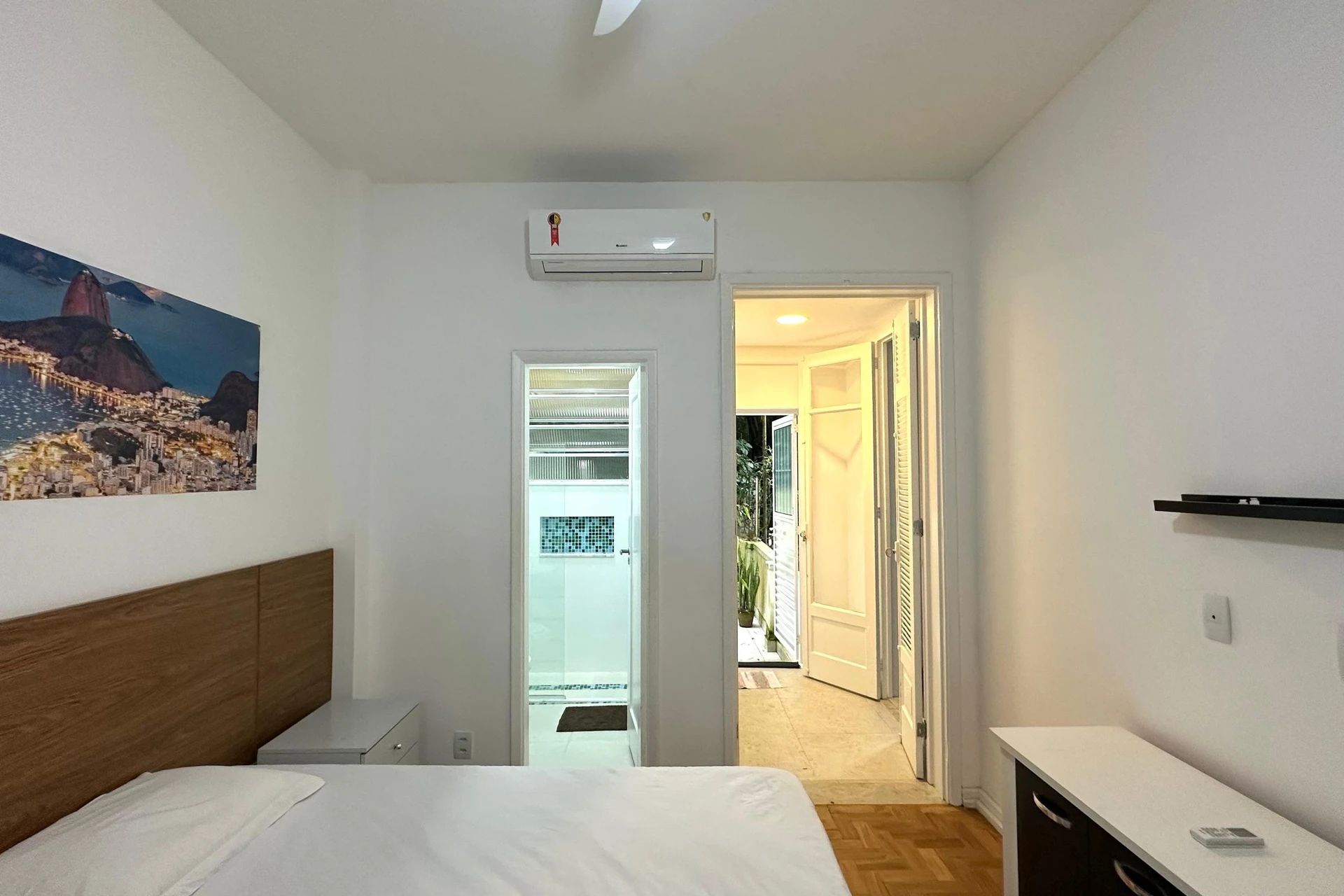 Apartamento mobiliado com 1 quarto, varanda e 2 banheiros — photo 2