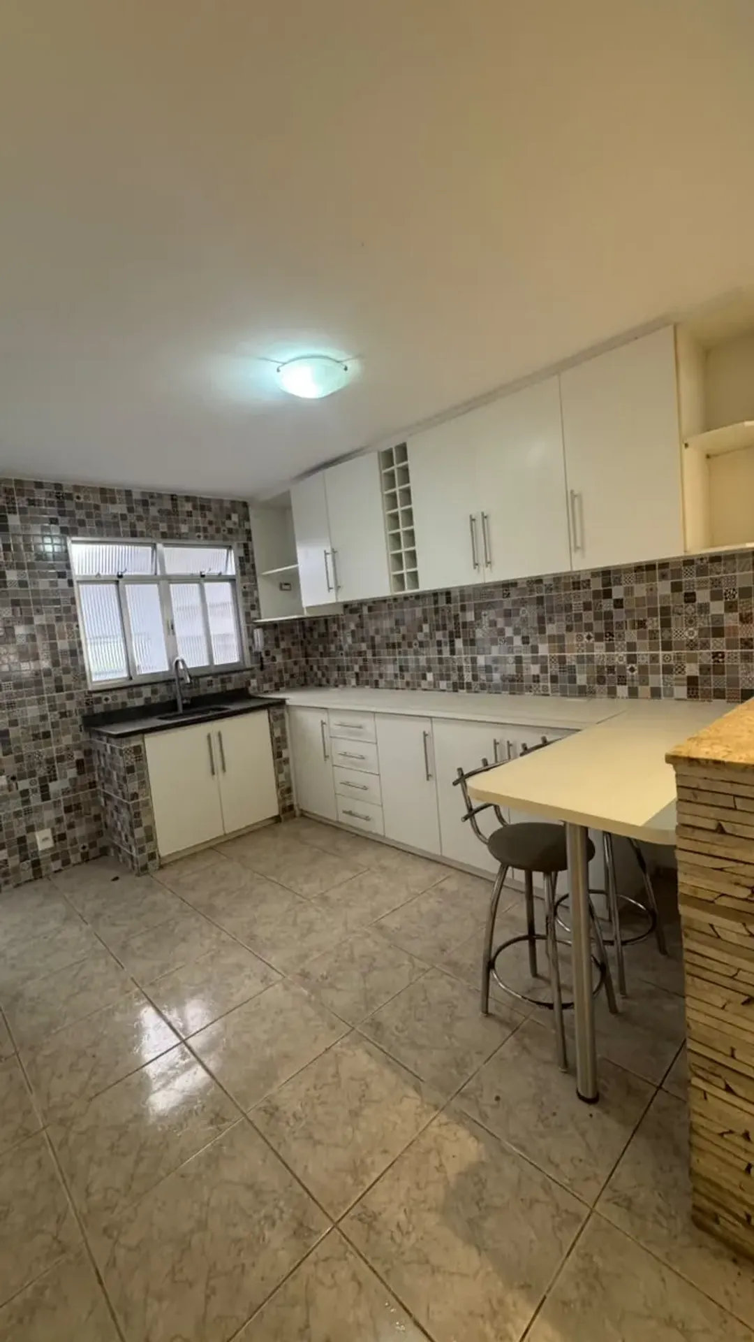 Apartamento para locação com 2 quartos e cozinha americana