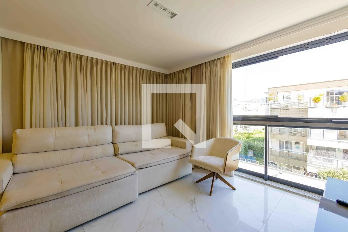Apartamento mobiliado com 4 quartos e 4 banheiros — photo 18