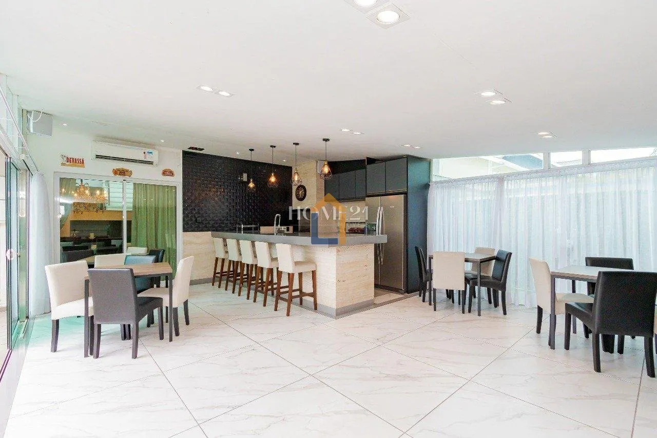 Furnished 470 m² house with 4 bedrooms and private garden — photo 112