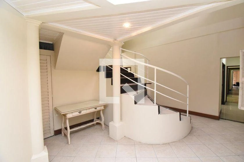 Casa com 5 quartos, 3 banheiros e cozinha separada — photo 42