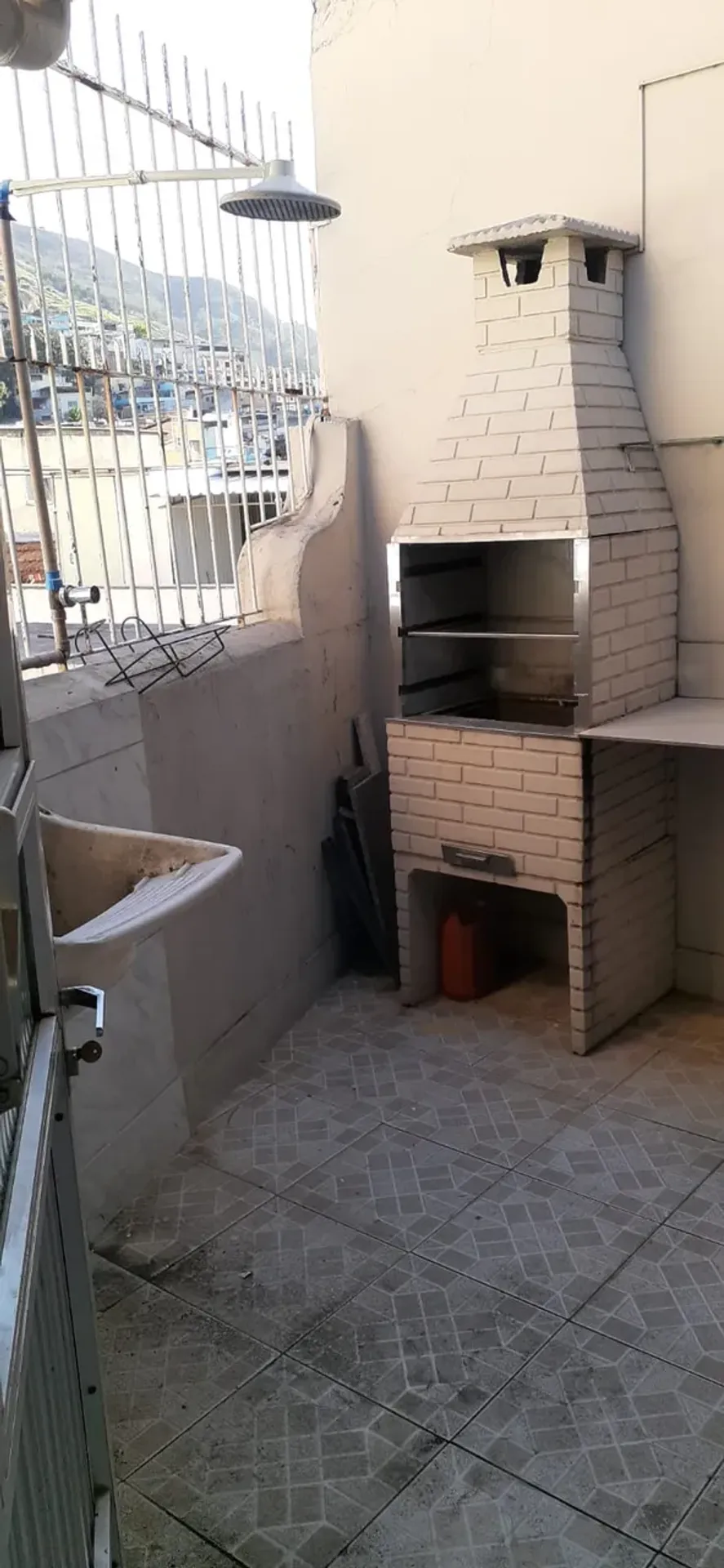 House with 2 bedrooms, 1 bathroom and balcony with grill — photo 3