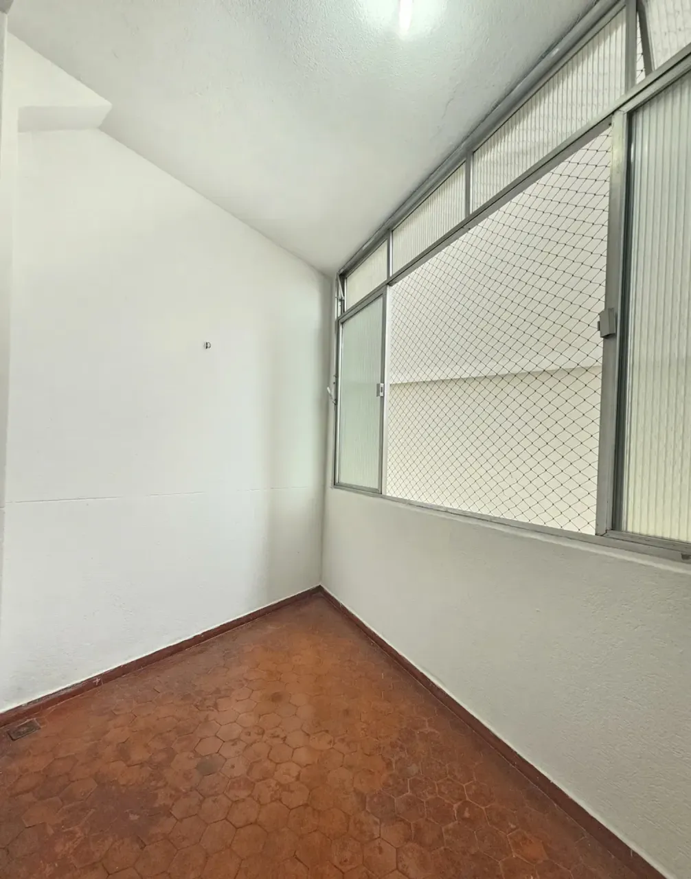 Apartamento com 2 quartos e 80 m² com chuveiro e banheira — photo 17