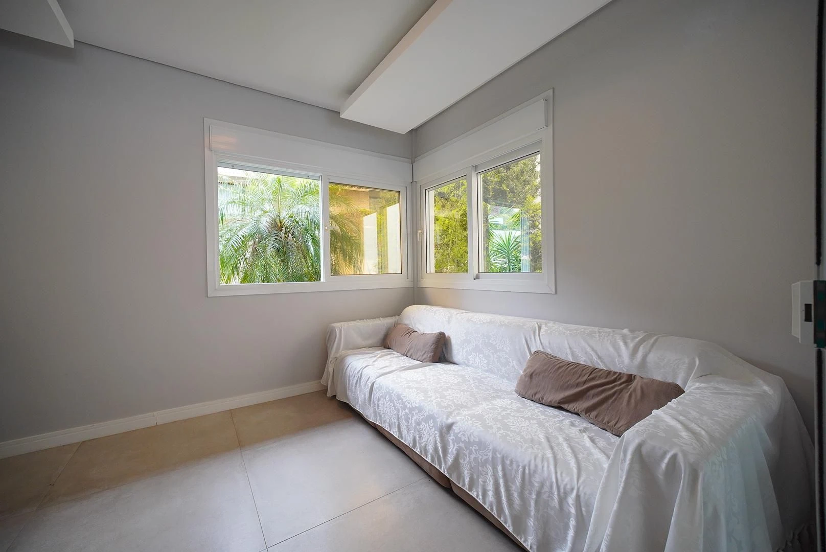 4-bedroom house with a mountain view in Florianópolis — photo 5