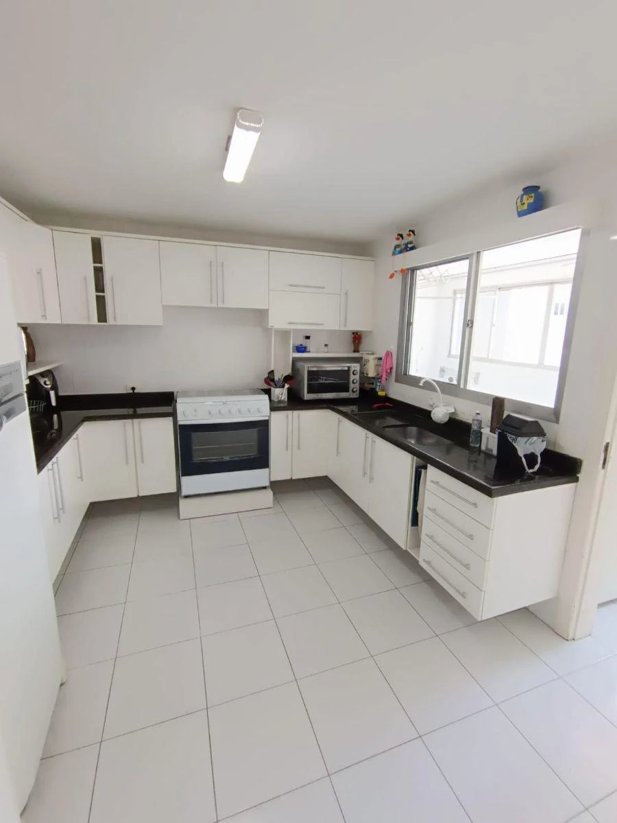 Apartamento de 156 m² com secadora e janelas do piso ao teto — photo 18
