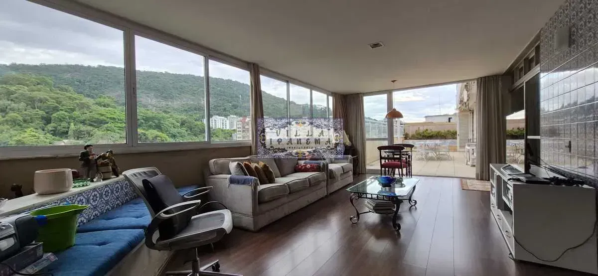 350 m² penthouse with 5 bedrooms and a glass balcony — photo 11