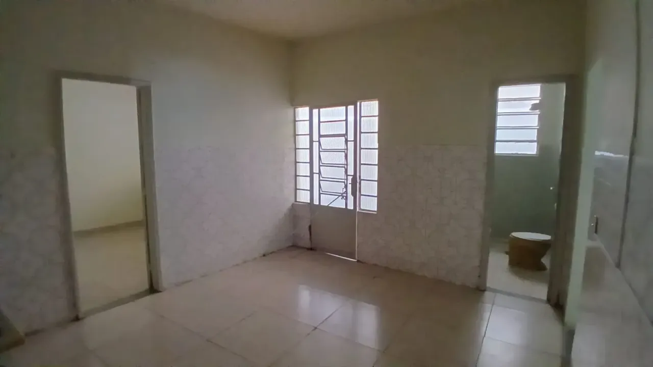 Unfurnished 2-bedroom house with gas stove and parking — photo 12