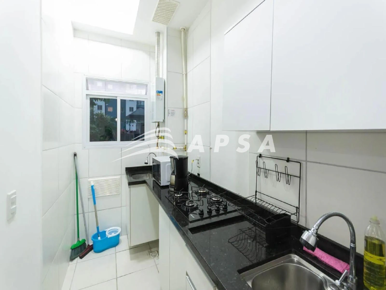 Furnished 1-bedroom apartment with a private BBQ area — photo 7