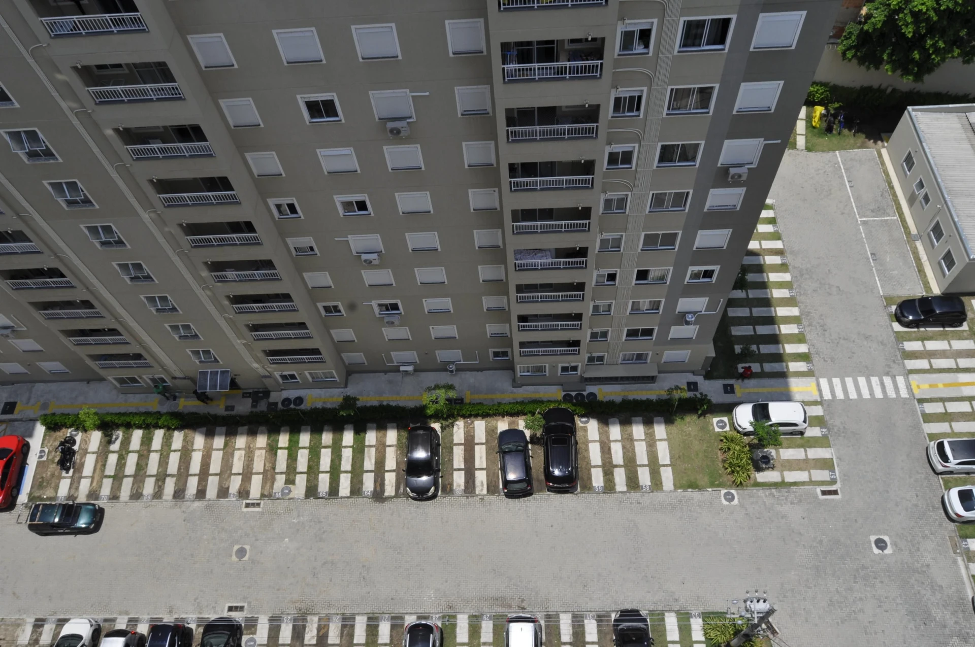 Mountain view in a 2-bedroom apartment, 42 m² — photo 9