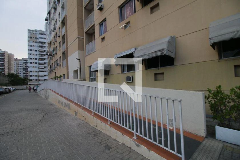2-bedroom apartment in a building with a pool — photo 7