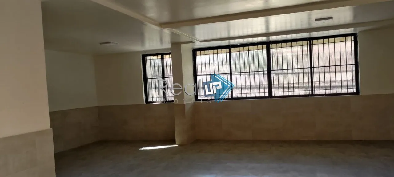 Unfurnished apartment with 3 bedrooms and a glazed balcony — photo 59