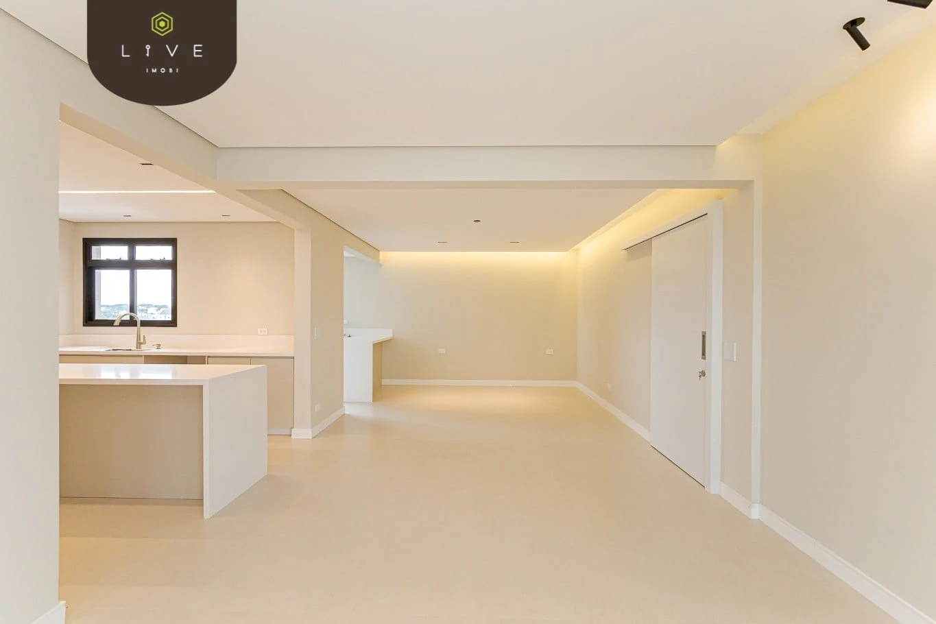 3-bedroom apartment with glazed balcony and private BBQ — photo 2