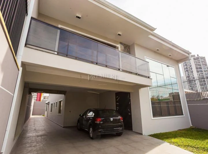 Rental house with 4 en-suite bedrooms and a balcony