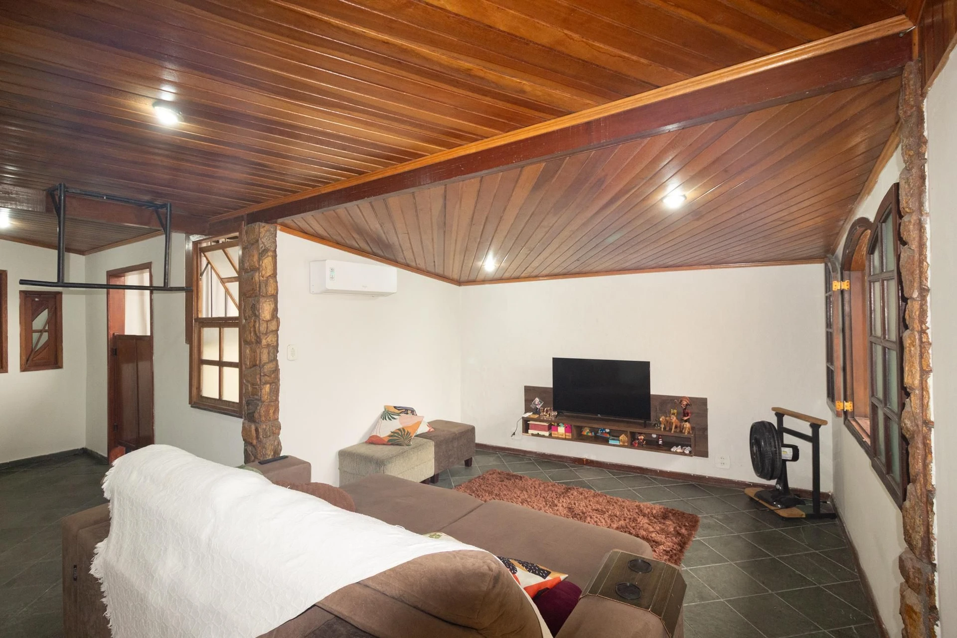 Furnished house, 250 m², with a jacuzzi — photo 48