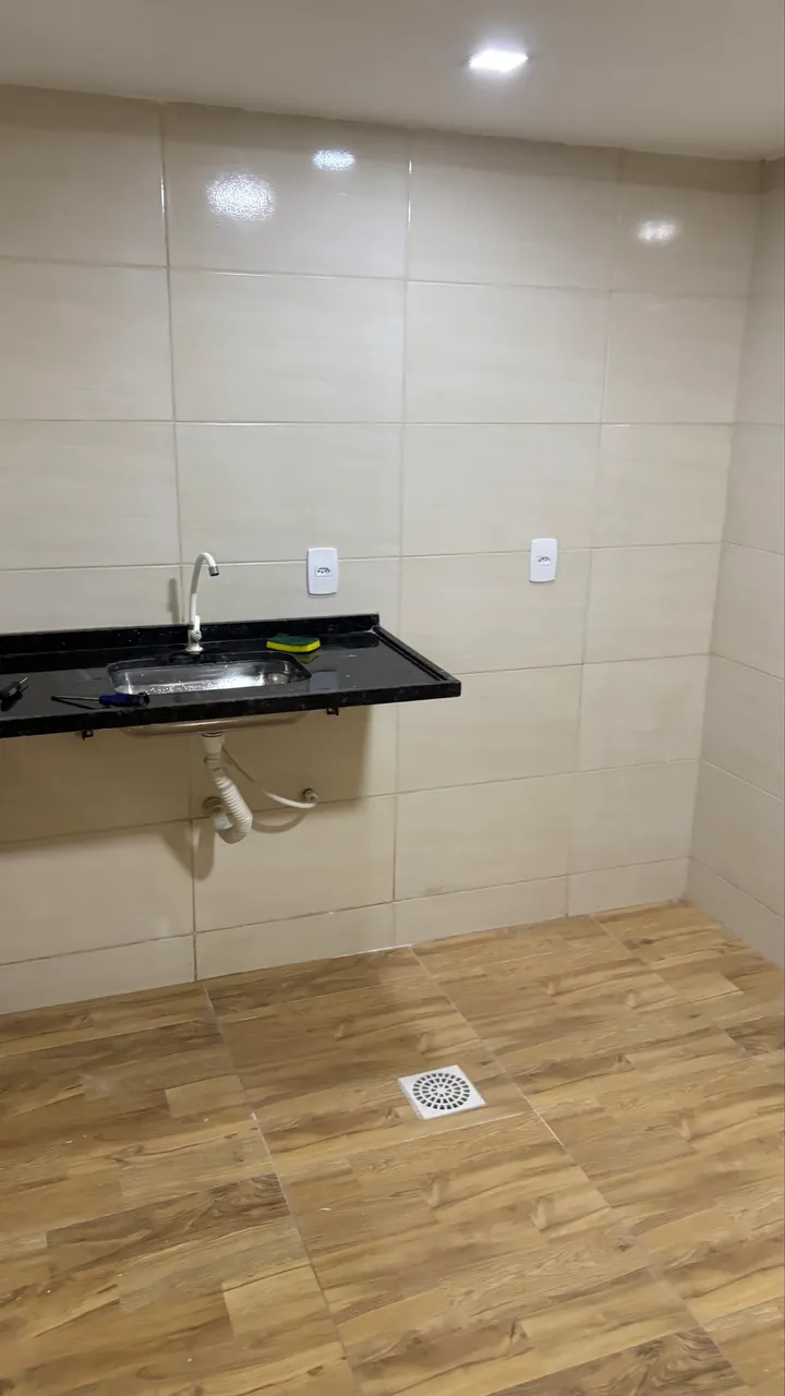 2-bedroom unfurnished apartment with tiled bathroom — photo 3