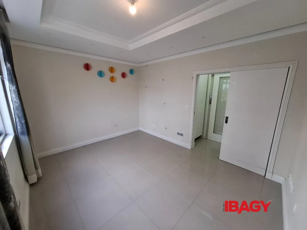 Apartamento sem mobília com 2 quartos e 107 m² — photo 8