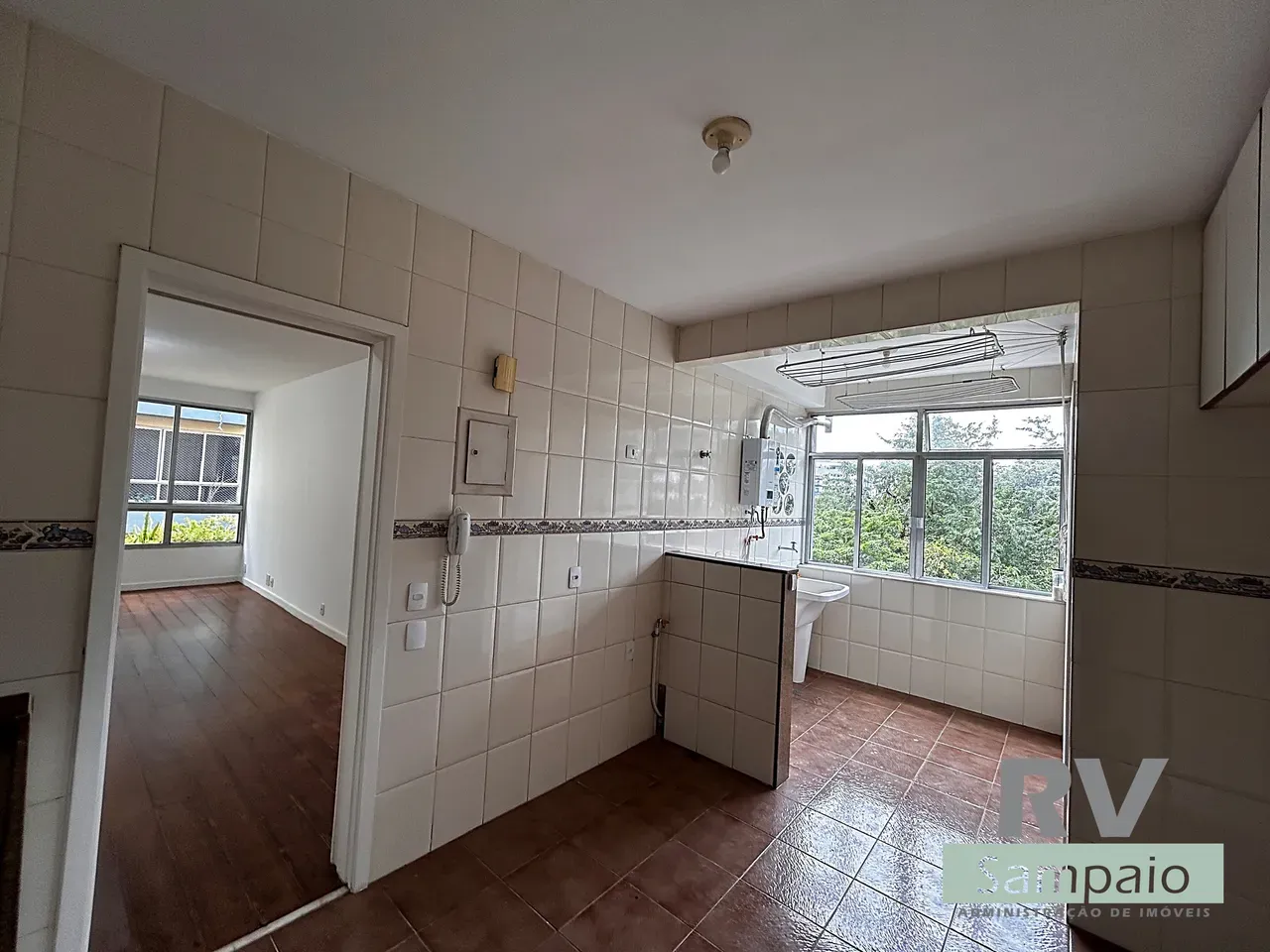 One-bedroom apartment with a mountain view in Rio de Janeiro — photo 21