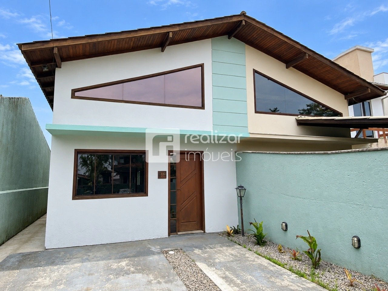160 m² house with a bathtub and floor-to-ceiling windows — photo 29