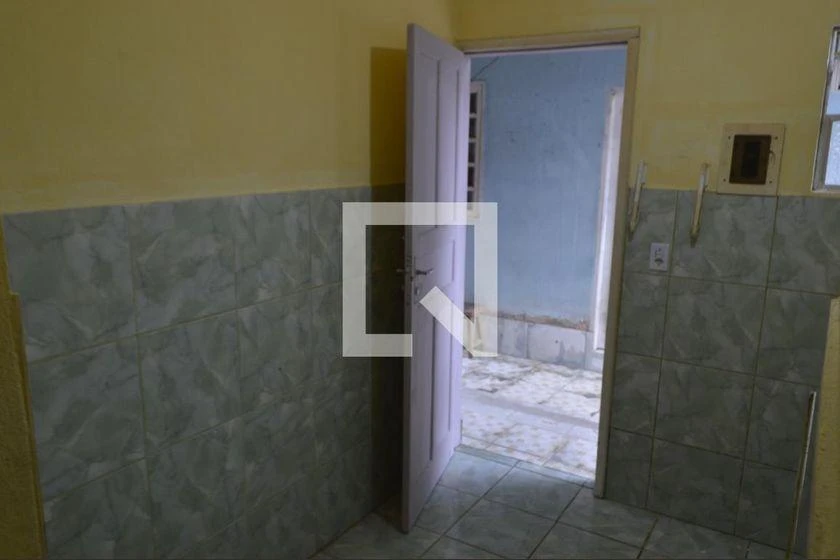 Apartamento de 1 dormitorio con cocina separada y ducha eléctrica — photo 12