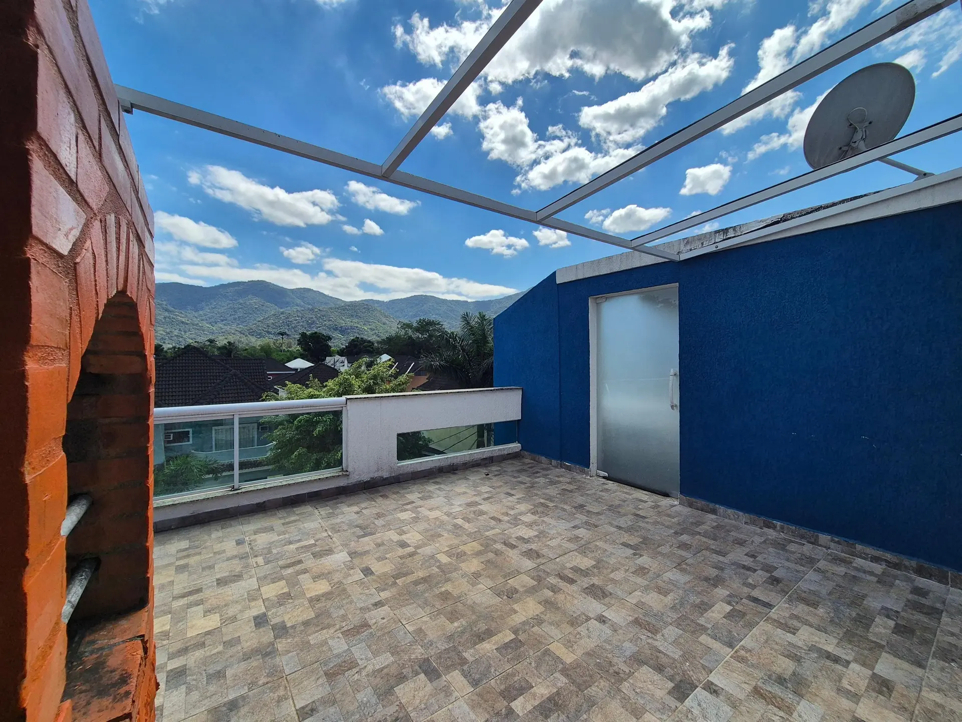 Furnished house with 4 bedrooms and a balcony — photo 6