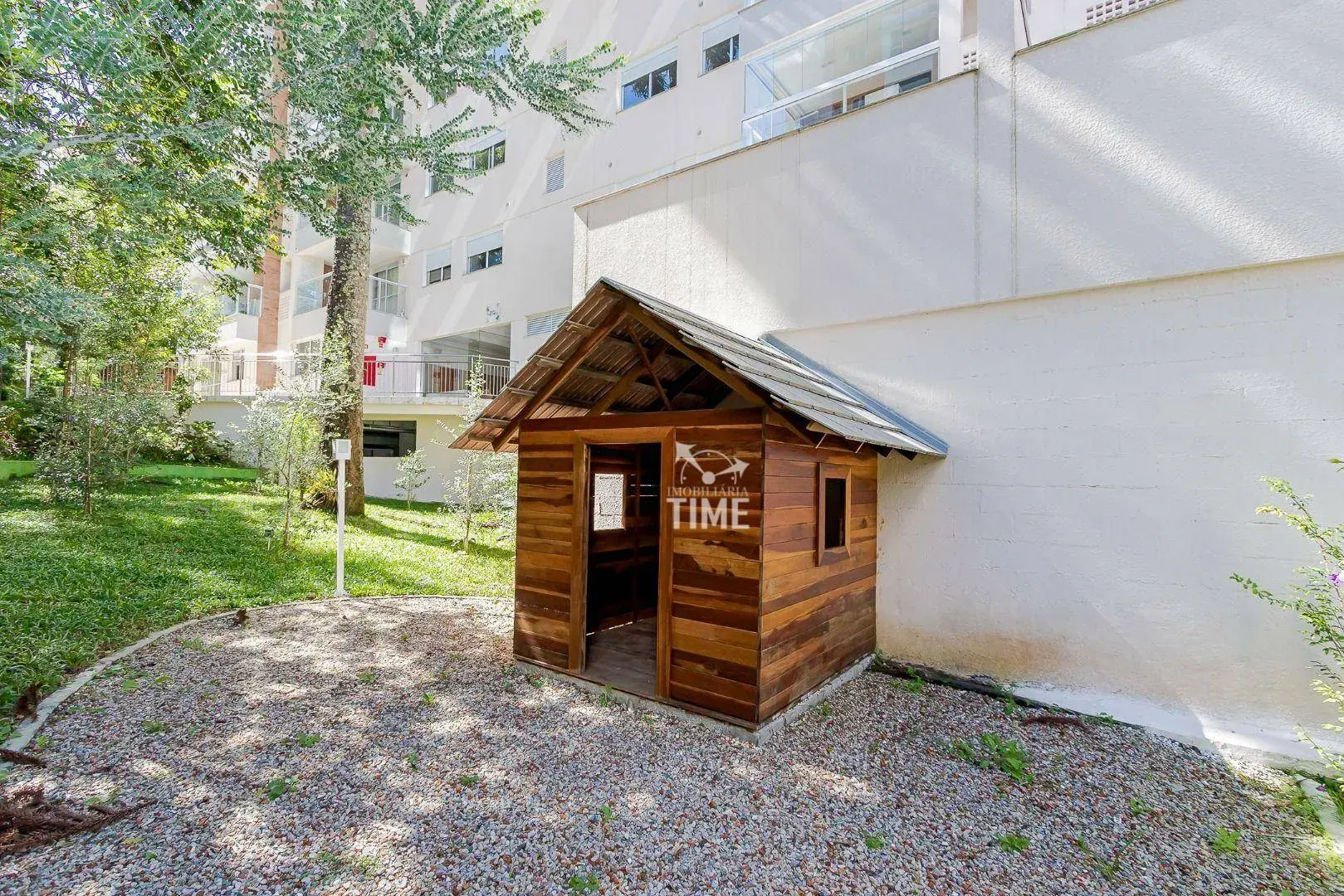 Balcony with a grill in a 3-bedroom apartment, 107 m² — photo 40