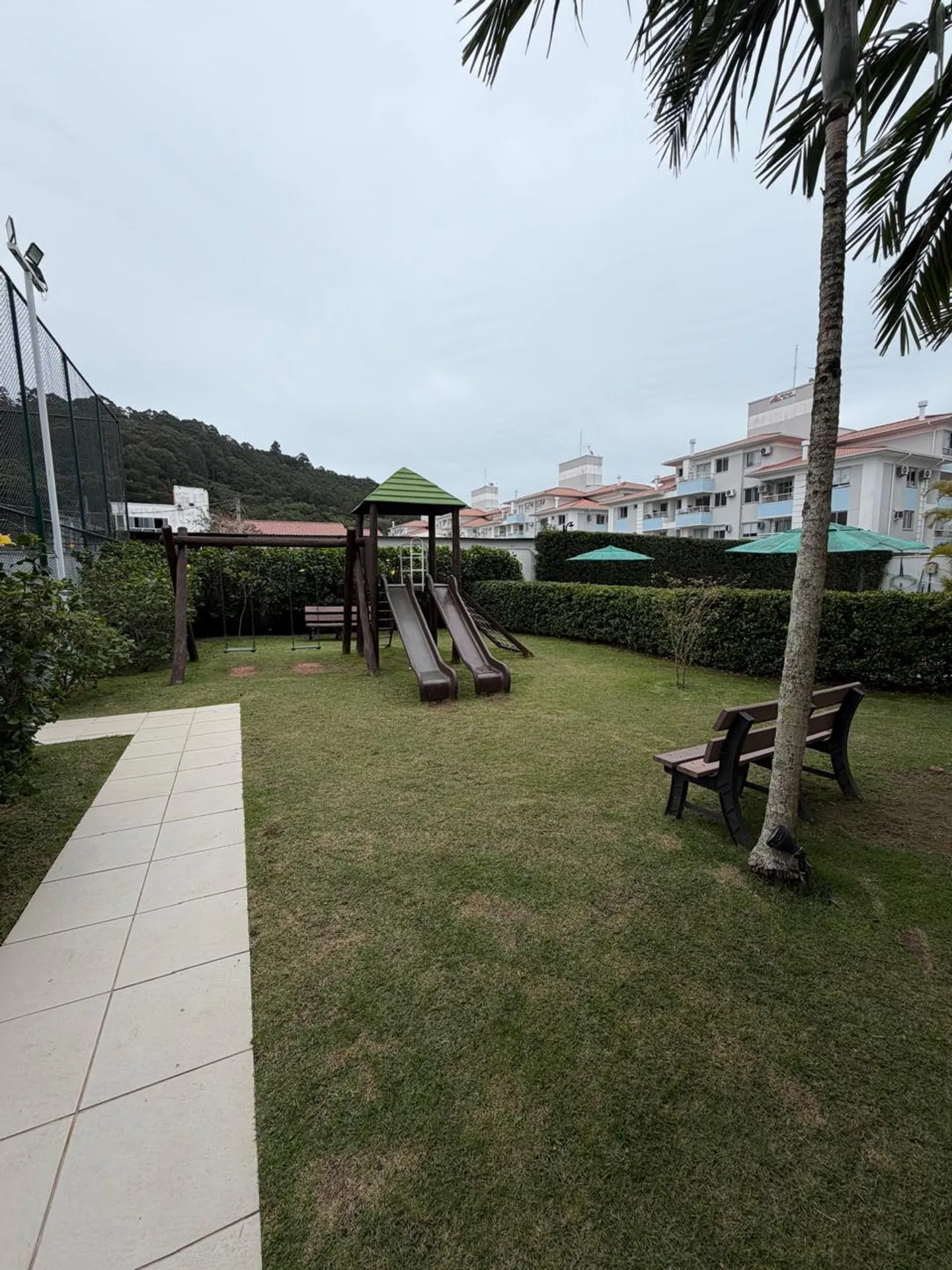Apartamento amueblado de 2 dormitorios con parrilla en el balcón — photo 15