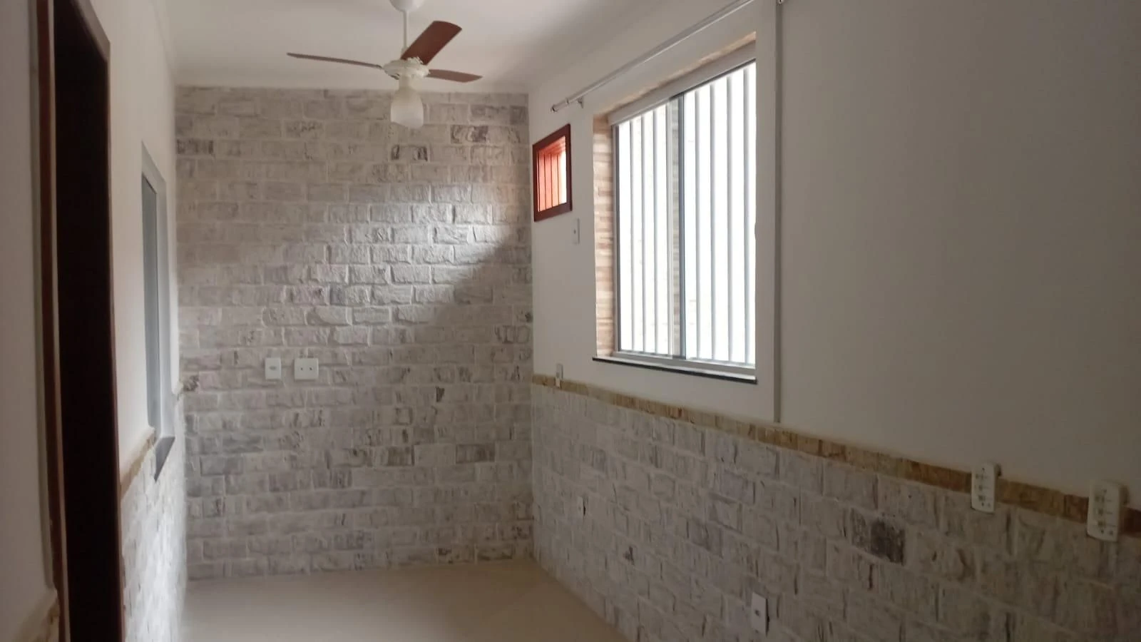 House with 2 bedrooms, 1 bathroom and separate kitchen — photo 9