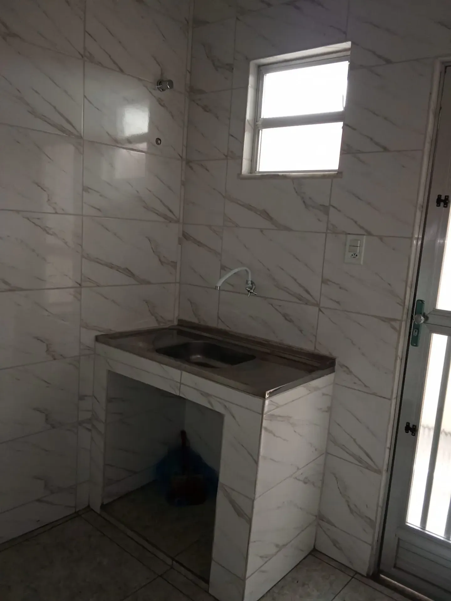 1-bedroom house with a separate gas stove kitchen