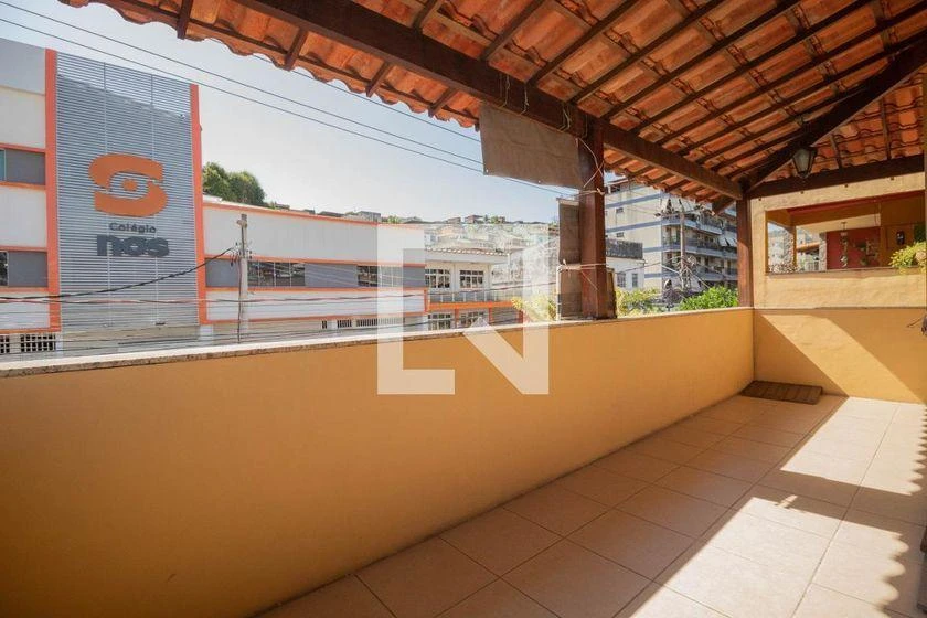 Casa de 450 m² con 6 dormitorios y 4 baños — photo 16