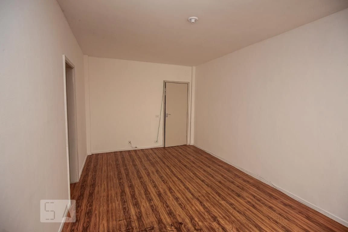 Wood or laminate floors in a 3-bedroom apartment, 88 m² — photo 22