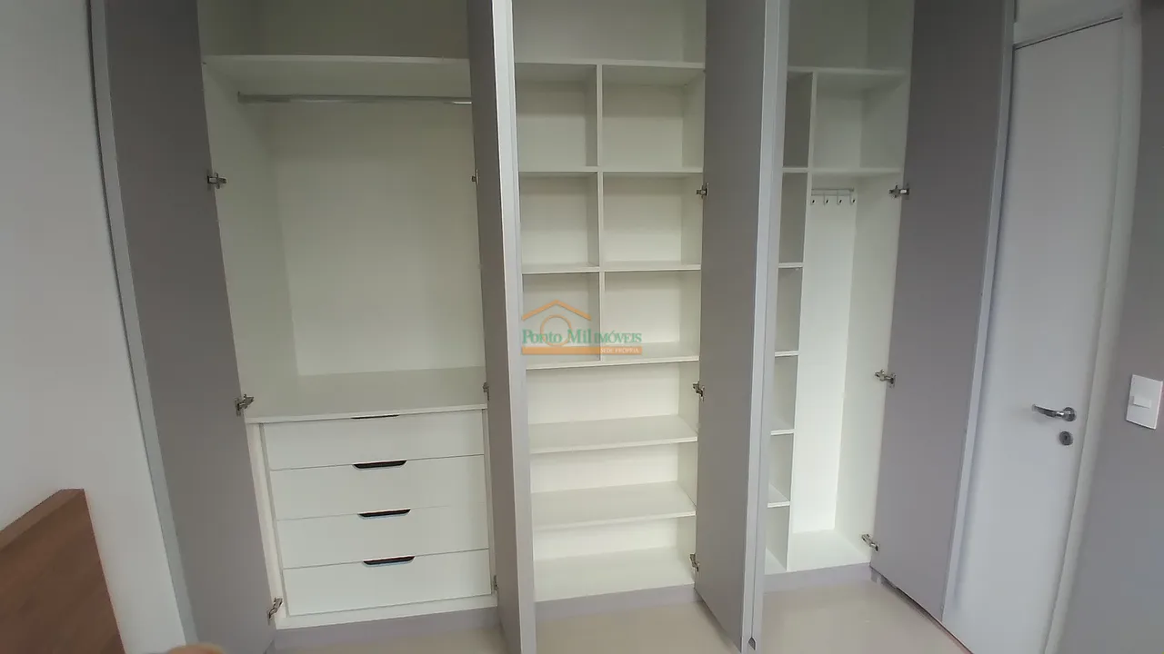 1-bedroom apartment with a fitted compact kitchenette — photo 25